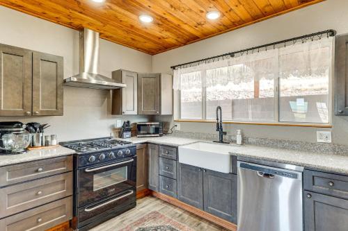 3 Mi to Trails Secluded Eagar Cabin with Mtn Views! in Eagar 