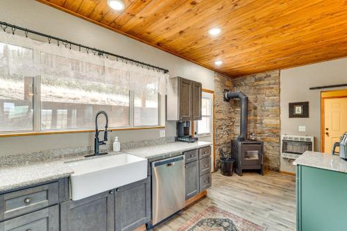 3 Mi to Trails Secluded Eagar Cabin with Mtn Views! in Eagar 