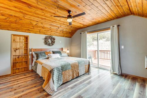 3 Mi to Trails Secluded Eagar Cabin with Mtn Views! in Eagar 