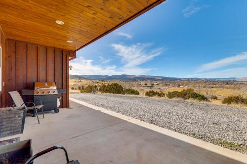 3 Mi to Trails Secluded Eagar Cabin with Mtn Views! in Eagar 