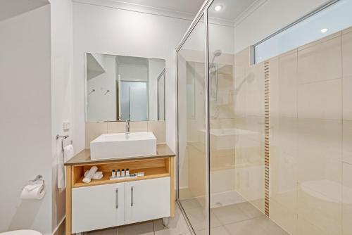 1104 and 1105 Oaks Resort - image 4