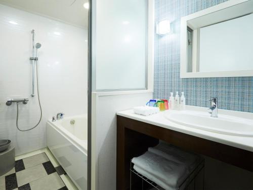 HOTEL UNIVERSAL PORT Room Type - Superior Triple Room - Non-Smoking HOTEL UNIVERSAL PORT Room Type - Superior Triple Room - Non-Smoking