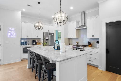 Near BoA Stadium, 5 Bedroom with Games, Backyard near Történelmi Rosedale-ültetvény