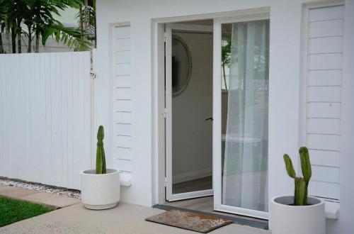 Villa One 4 min stroll to beach in Playa Kewarra