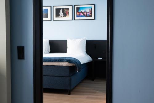 1 king bed, 1 sofa bed