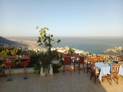 陽台/露台, Arcadia Guesthouses - Ghazir, Lebanon in 加濟爾