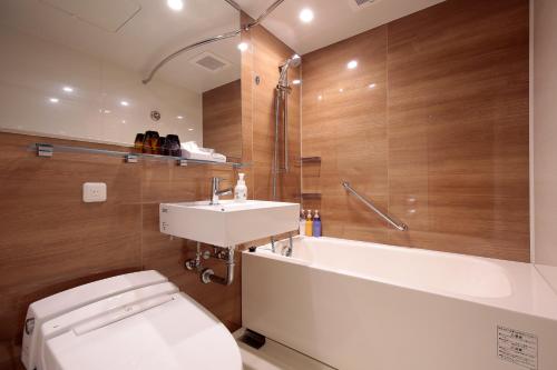 Superior Queen Room with Free access to Lounge - Non-Smoking image 8