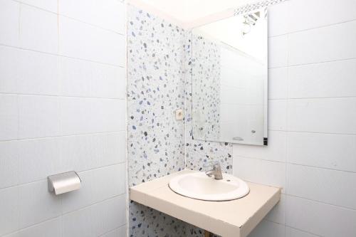 Family Room image 10