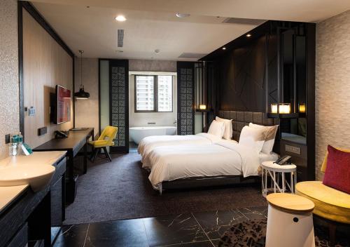 room detail thumbnail 1