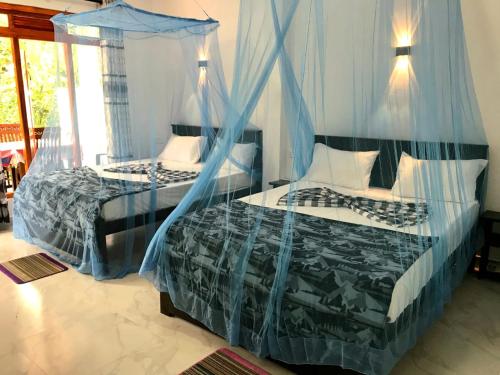 2 double beds