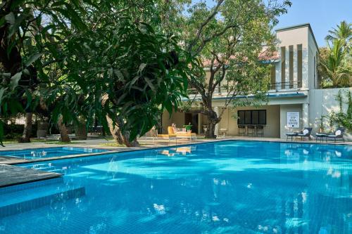 SaffronStays Hermes Cove
