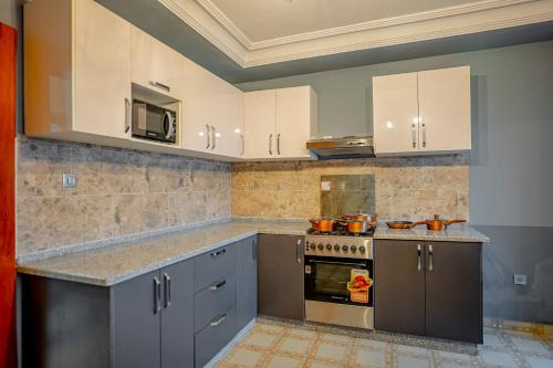 Kitchen, RESIDENCE ISABELLA in Douala
