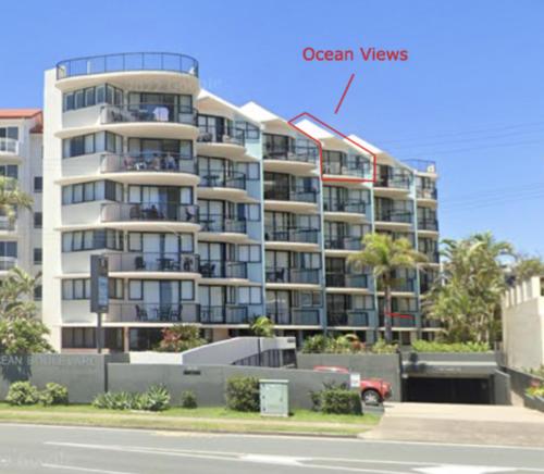 Ocean Views - Top floor - Alexandra Headland