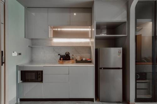 Kitchen, Hotel Tide Phuket in Koh Sirey