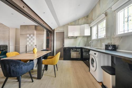 Loft Design avec Baignoire Balnéo (Loft Design avec Baignoire Balneo) in Bagnolet