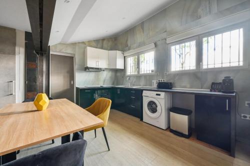 Loft Design avec Baignoire Balnéo (Loft Design avec Baignoire Balneo) in Bagnolet