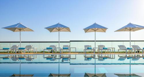 Swimming pool, Grand Mercure Dubai City  in Dubai International Airport
