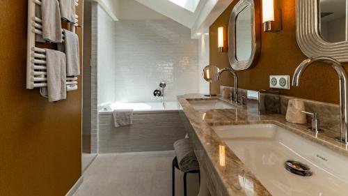 Badkamer, Grand Hotel Continental in Reims