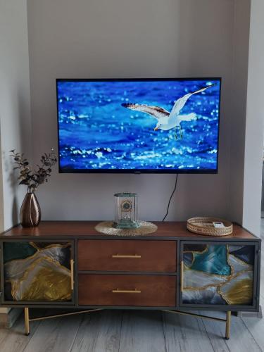 Few Steps to the Bay