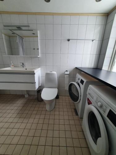 5 sovrum 9 bäddar 12 sovplatser (5 sovrum 9 baddar 12 sovplatser) in Centrum