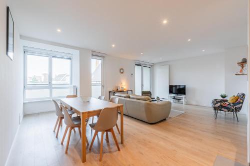 Three-Bedroom Apartment image 4