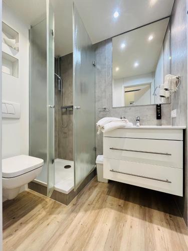 Single Room with Private Bathroom