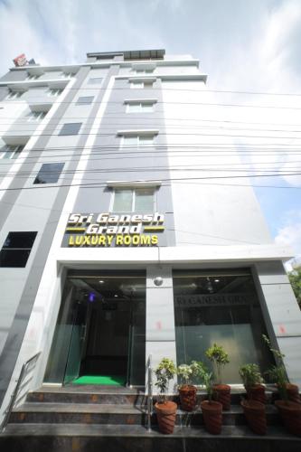 A szálláshely kívülről, Sri Ganesh Grand in Padmavati Nagar