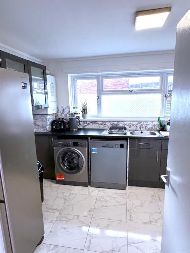 Konyha, Colchester City Luxury With Free Parking and 5 G WIFI in Greenstead