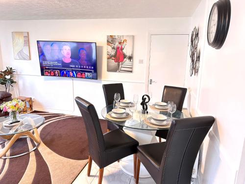 Közös társalgó / TV, Colchester City Luxury With Free Parking and 5 G WIFI in Greenstead