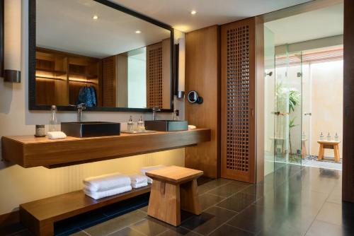 Sky Suite with Ocean View image 5