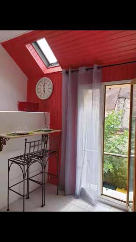 Studio Indépendant 5 min gare (Studio Independant 5 min gare) in Essomes Sur Marne
