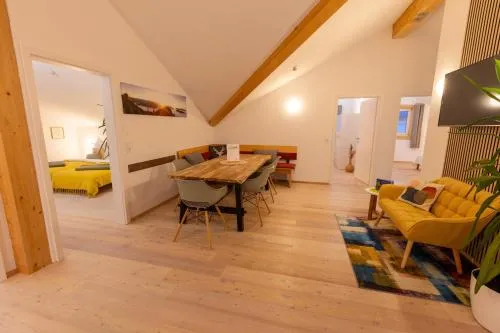 Gaul Lodge - für bis zu 8 Gäste, inkl Königscard, 4 Schlafzimmer, 2 Bäder, große Küche, gratis Parken & WLAN, Self Check-in in Nesselwang, Deutschland