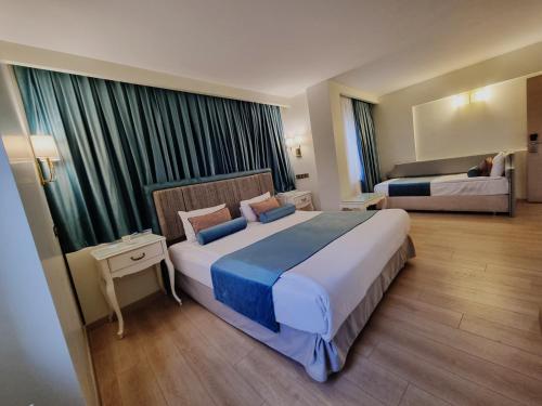 Deluxe Triple Room image 10
