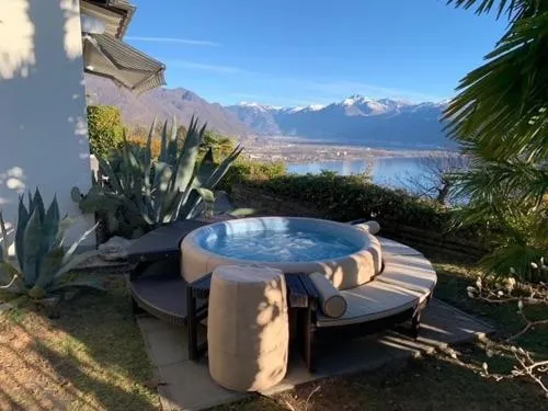Casa Helios - traumhafte Seesicht, Jacuzzi, Sauna in Orselina, Schweiz
