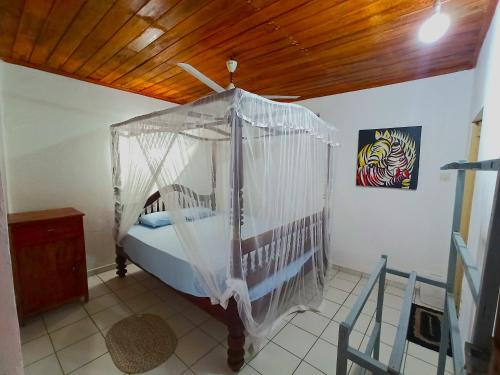 Surfing Beach Guest House in Hikaduva