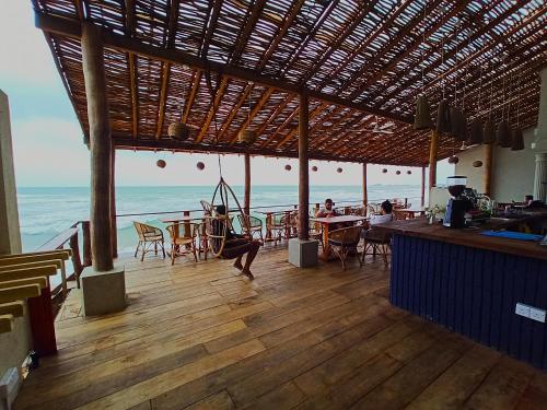 Restorāns, Surfing Beach Guest House in Hikaduva