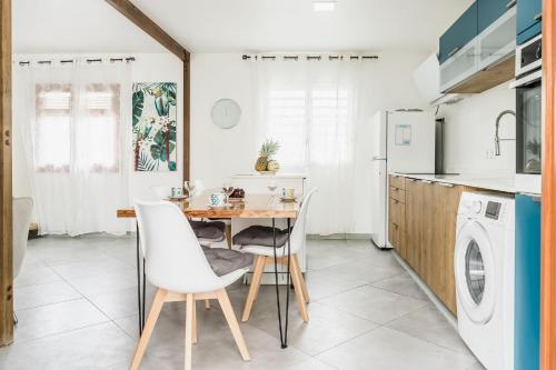 Kitchen, Villa Kassav'ry in Capesterre-Belle-Eau