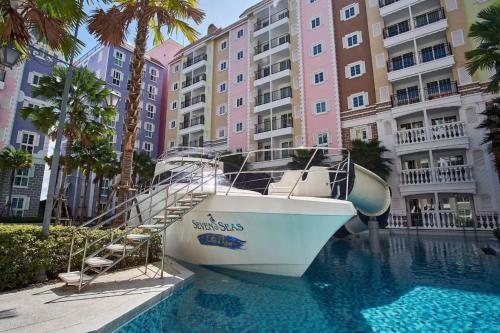 Seven Seas Cote d'Azur Family-friendly one bedroom with Pool& Gym Steps to Beach 2