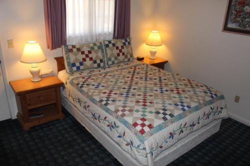 Barewood Inn & Suites