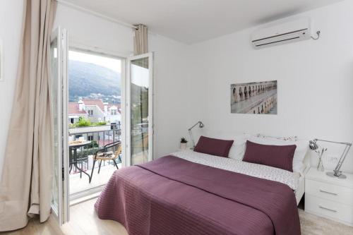 Studio with Balcony