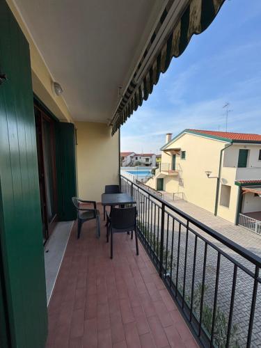Studio Apartment with Balcony image 2