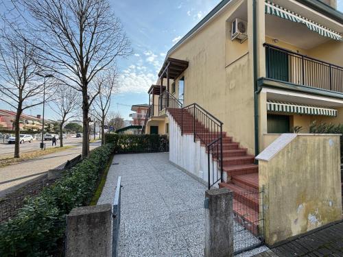 Studio Apartment with Balcony image 1