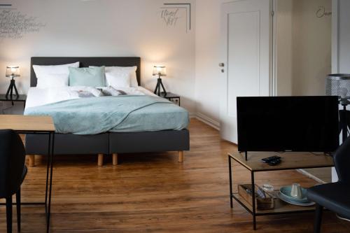 1 king bed, 2 sofa beds