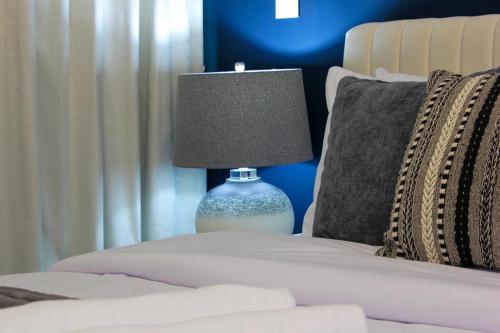 Elegant 1BR in Heart of Dubai, Walk to Top Malls, Дубай (фото 9)