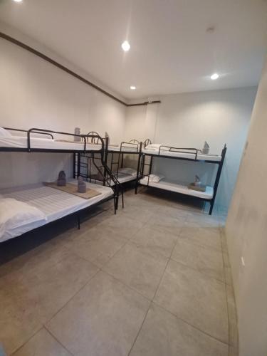 10 twin beds, 10 bunk beds