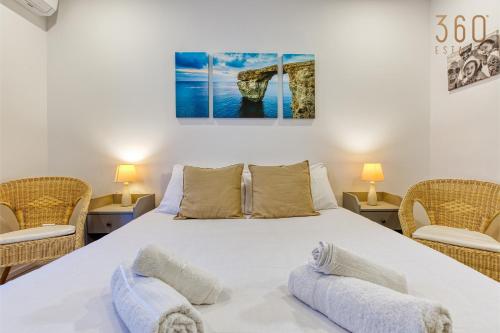 Beautiful 3BR designer home with WIFI, AC and Balcony