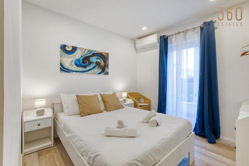 Beautiful 3BR designer home with WIFI, AC and Balcony