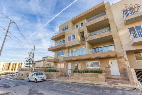 Beautiful 3BR designer home with WIFI, AC and Balcony