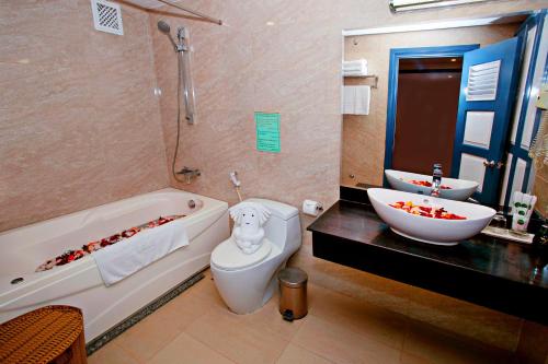 room detail thumbnail 2