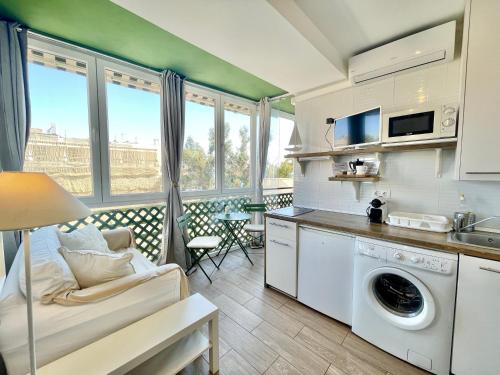 Mediterraneo Studio Front Beach - EaW Homes 4